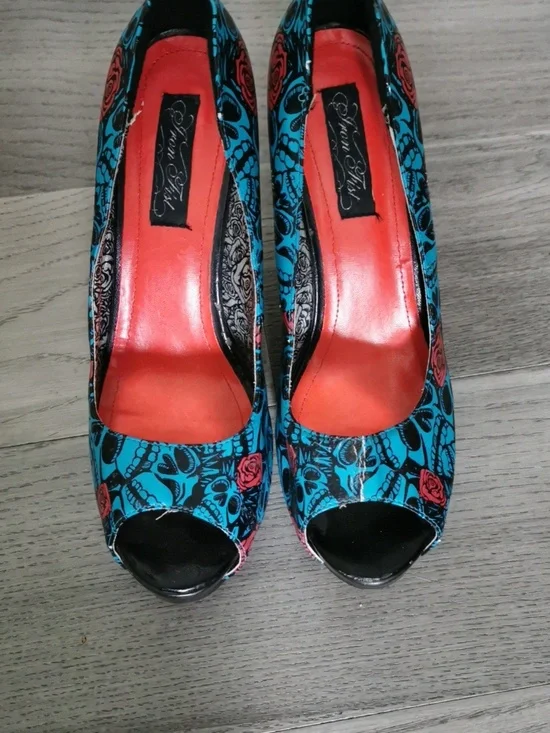 Iron Fist Vintage Y2K Muerte Punk Skull Rose Print High Heel Pumps. Size 10. - Picture 4 of 14